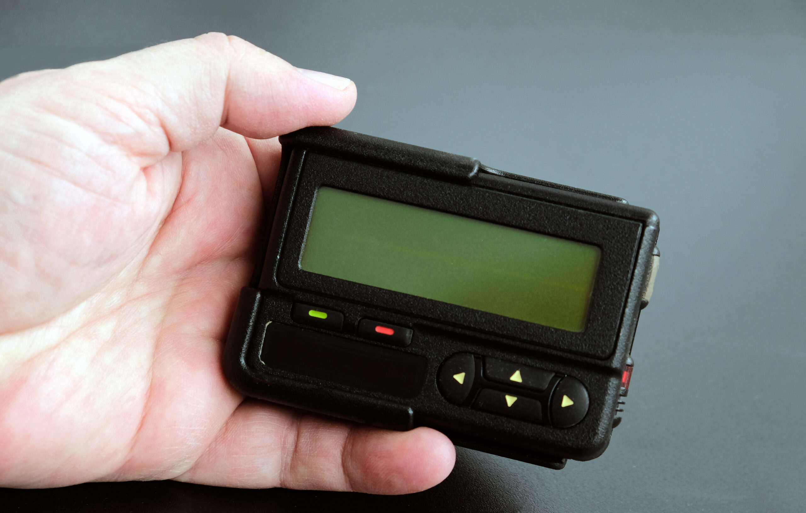 Old black pager in hand images-img-vorschau-np-2-m