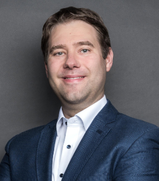 Fabian Köslin_Linkedin_Profilbild_WITHOUT WAVE (002) images-img-placeholder